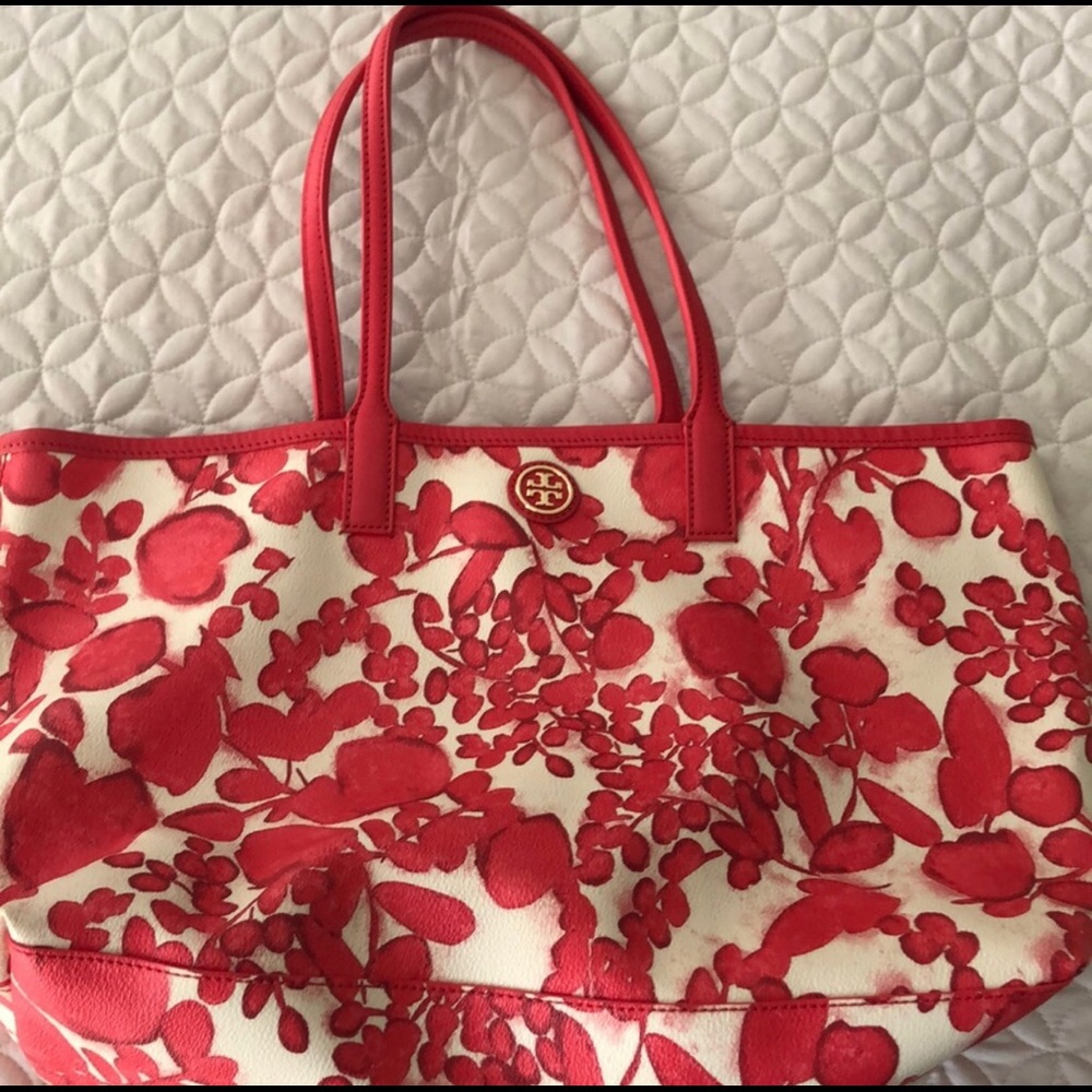 Very beautiful Tory Burch bag.